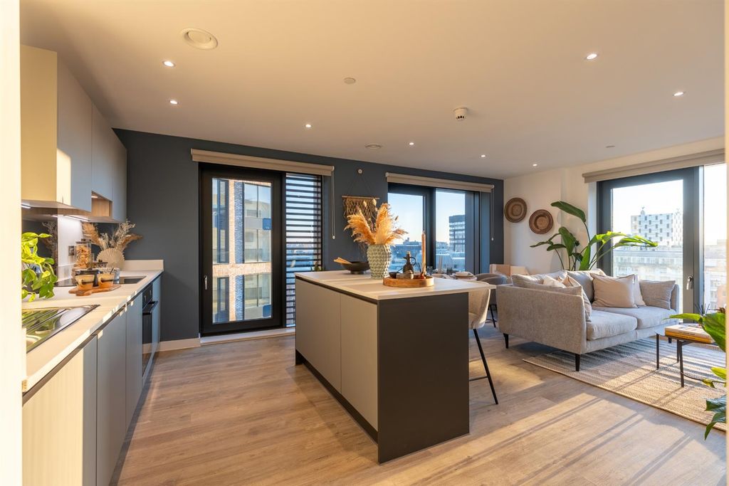 Property photo 1 of 10 3 Bed-41.Jpg