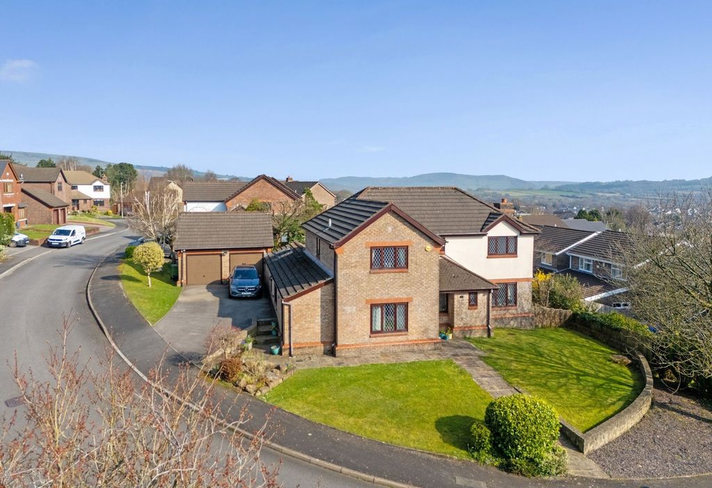 Property photo 1 of 52