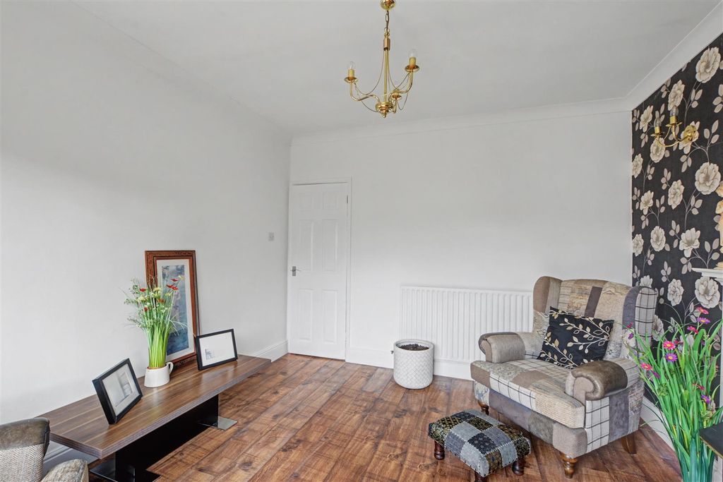 Property photo 3 of 24 Lounge_2.Jpeg