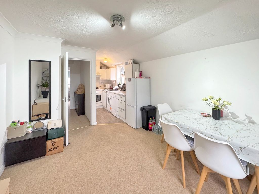 Property photo 3 of 8 5060604