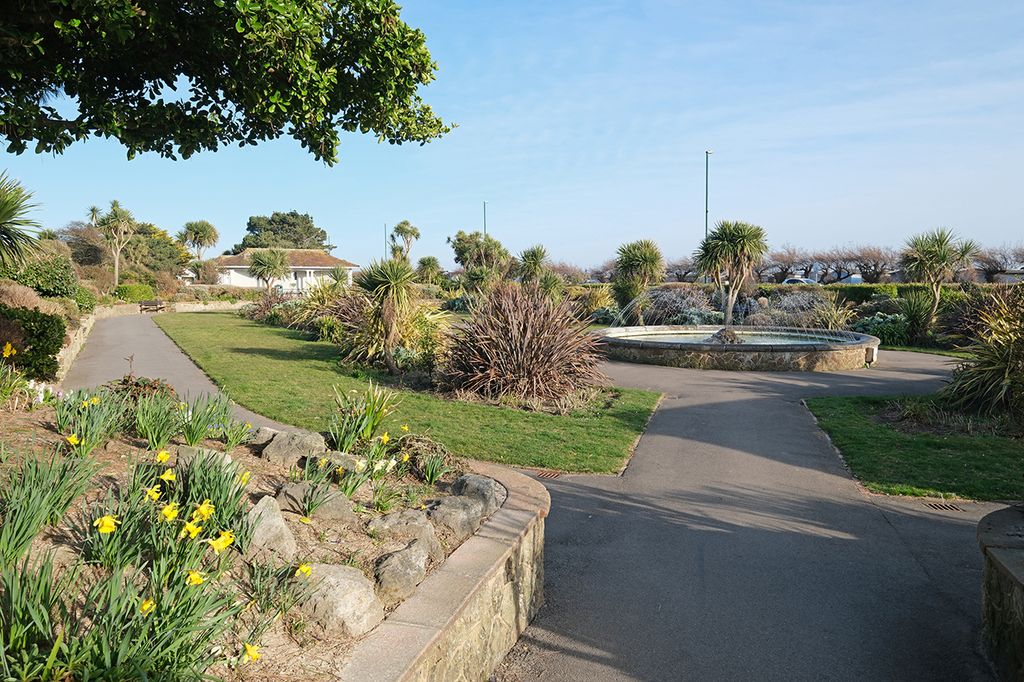 Property photo 3 of 11 Marine Park Gardens