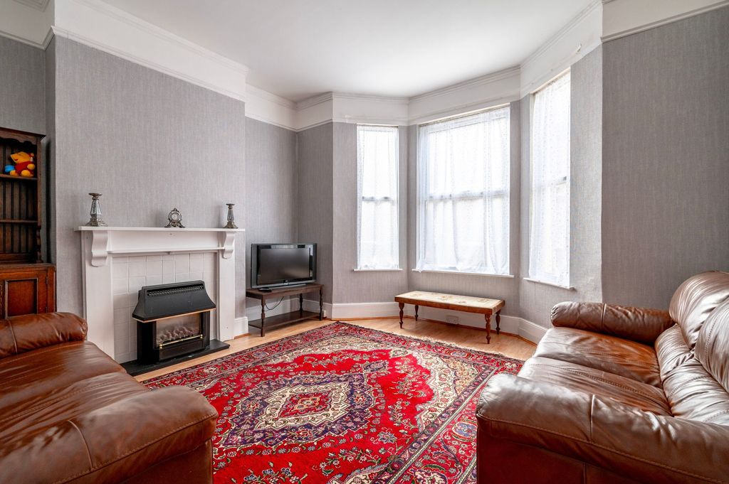 Property photo 2 of 18