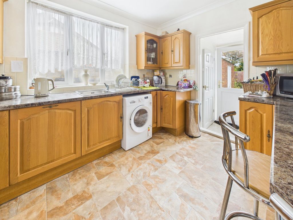 Property photo 3 of 15 Kitchen