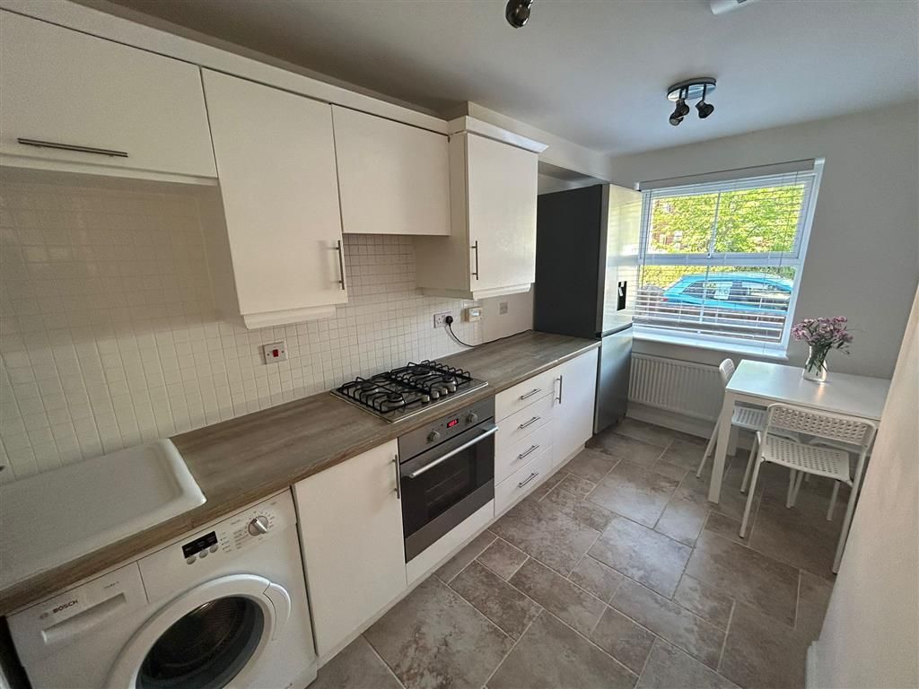 Property photo 2 of 9 Kitchen