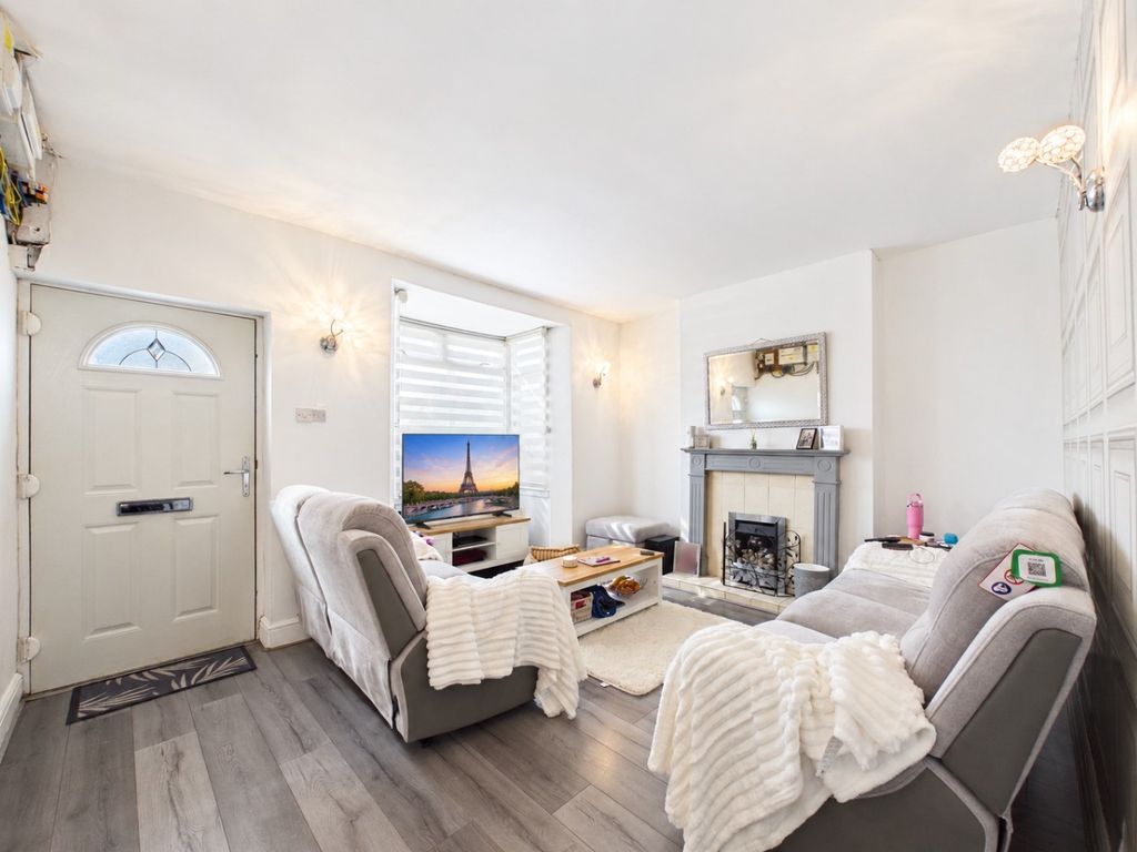 Property photo 2 of 19 5528303