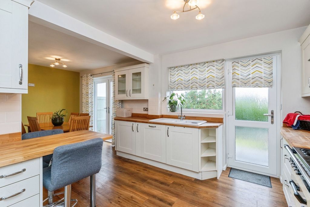 Property photo 3 of 17 Pbox-Img.Jpg