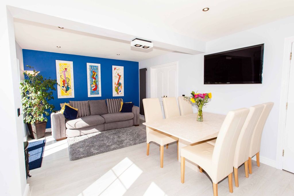 Property photo 3 of 39