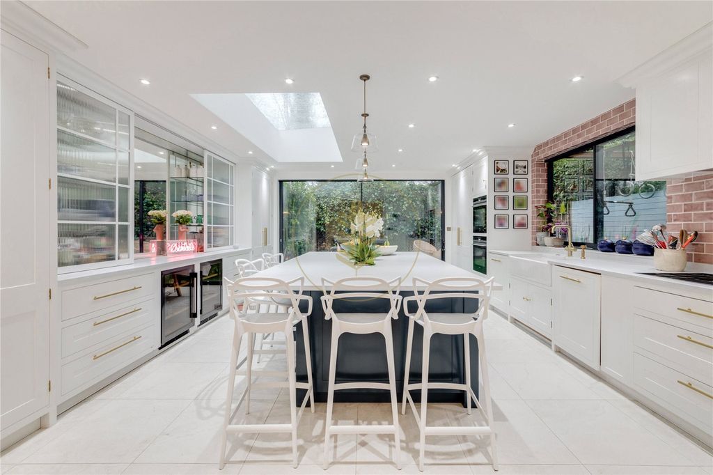 Property photo 2 of 15 Picture No. 12