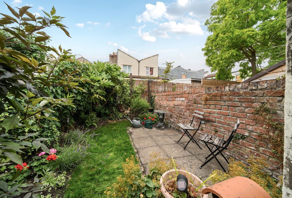 Property photo 2 of 11 1328431-5-688092F...