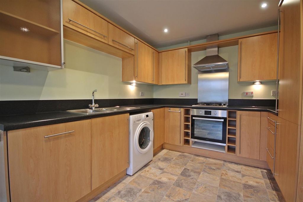 Property photo 2 of 14