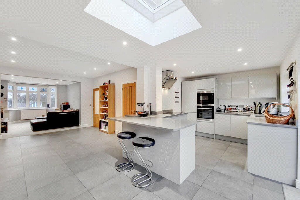 Property photo 3 of 12 Kitchen/Lounge