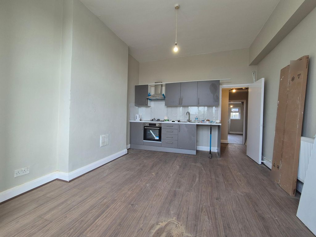 Property photo 3 of 10 Photo 2