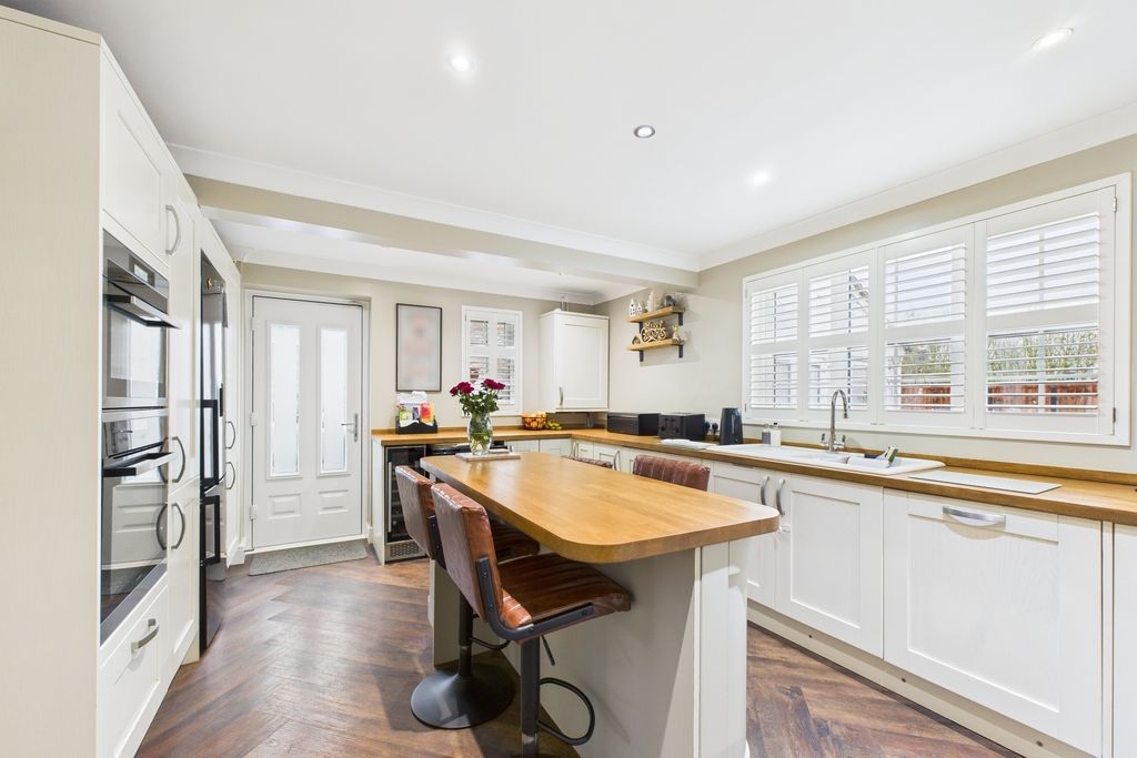 Property photo 2 of 34