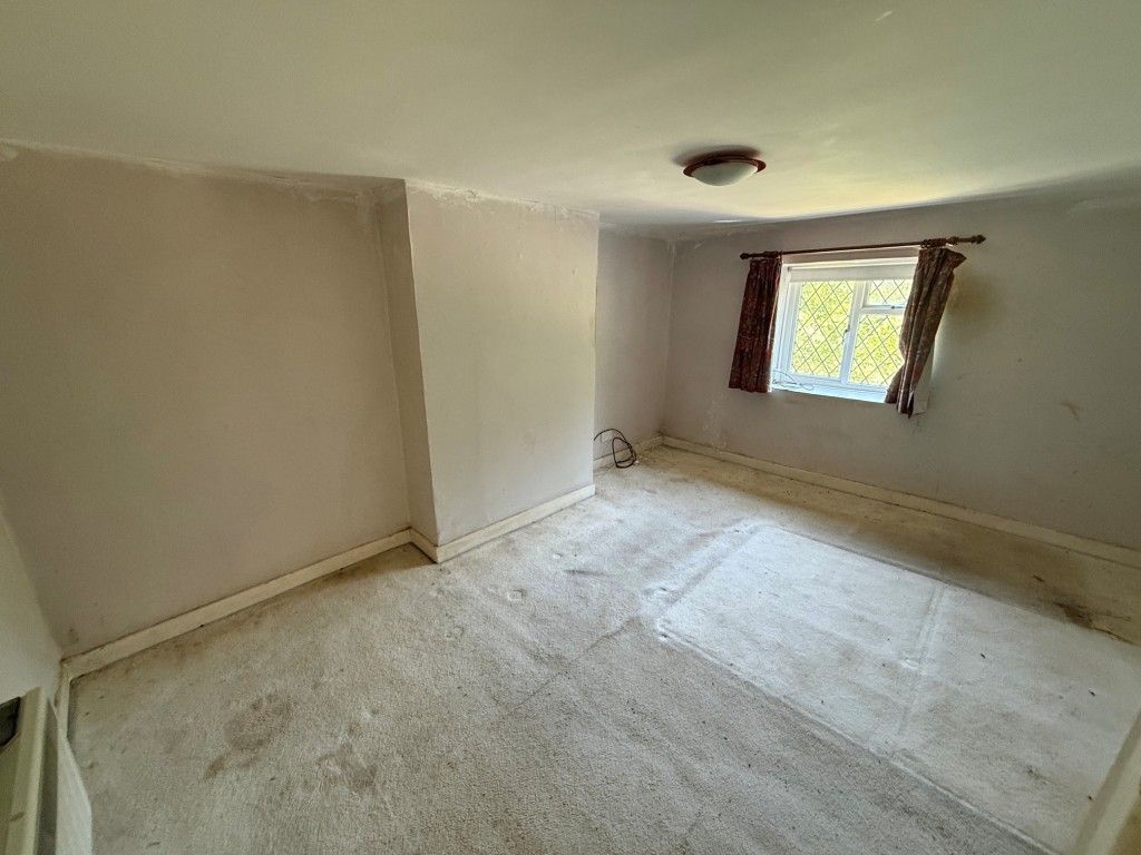 Property photo 3 of 7 Main Bedroom