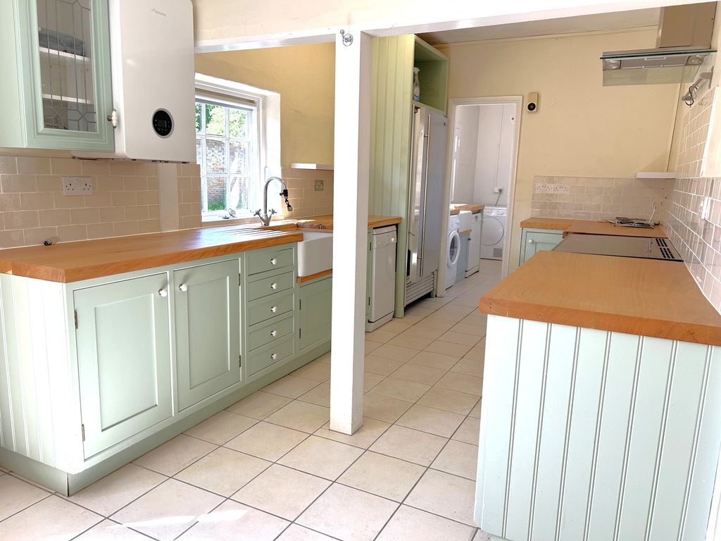 Property photo 2 of 22