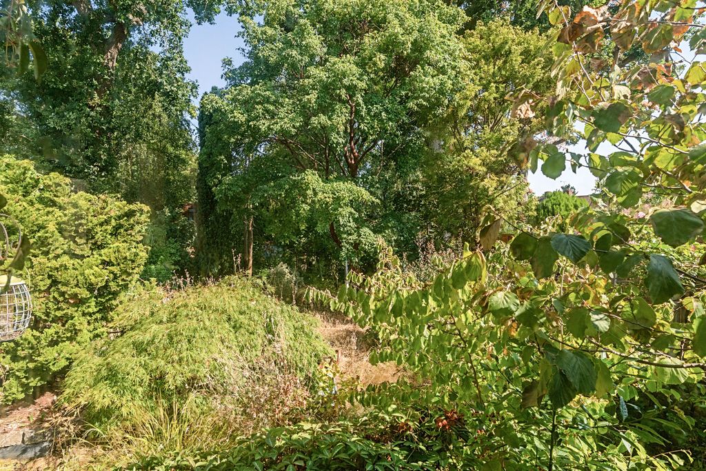 Property photo 3 of 14 Garden