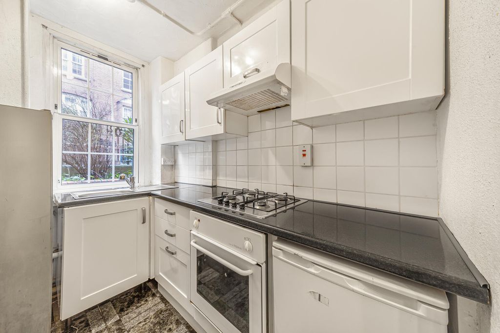 Property photo 3 of 9 Kitchen