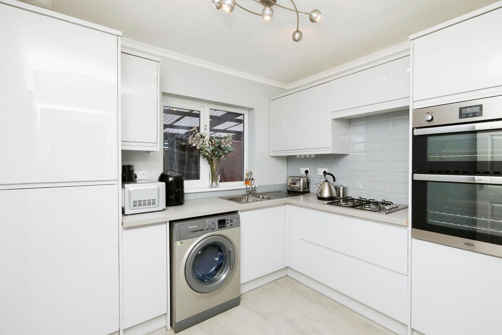 Property photo 2 of 16 Kitchen
