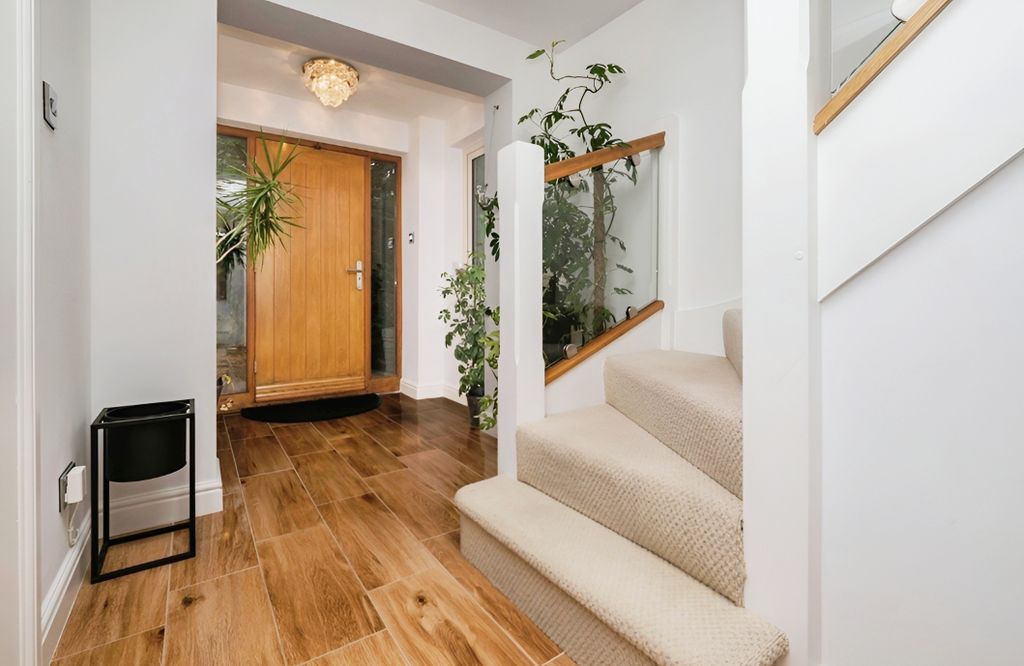 Property photo 2 of 28 Entrance Hallway