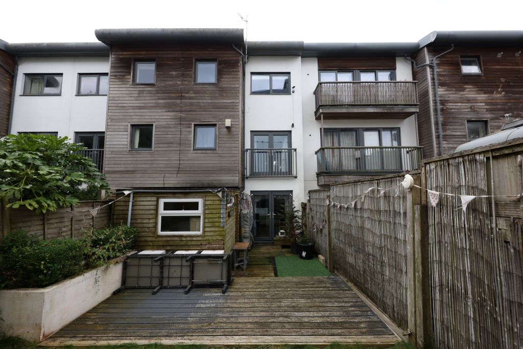 Property photo 1 of 28