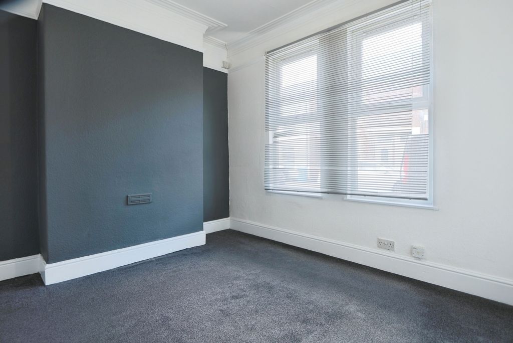Property photo 2 of 12 4228675
