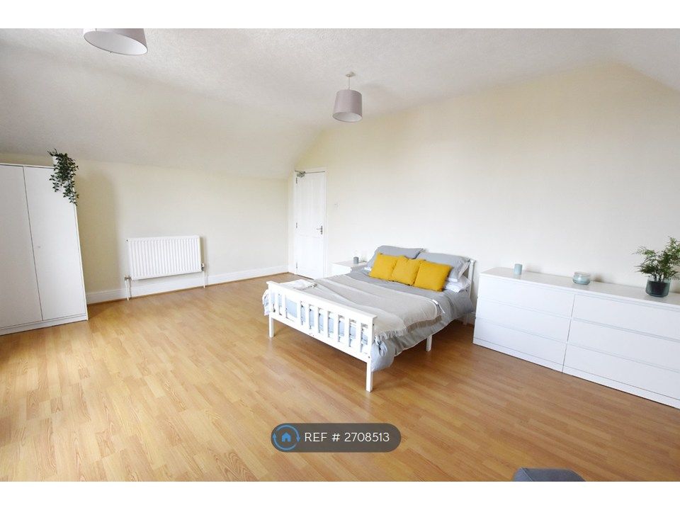 Property photo 3 of 10 Bedroom 4