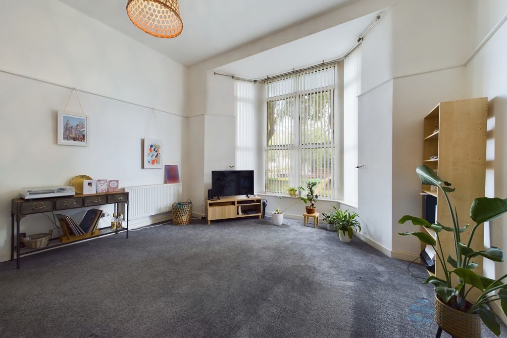 Property photo 3 of 15 Living Room