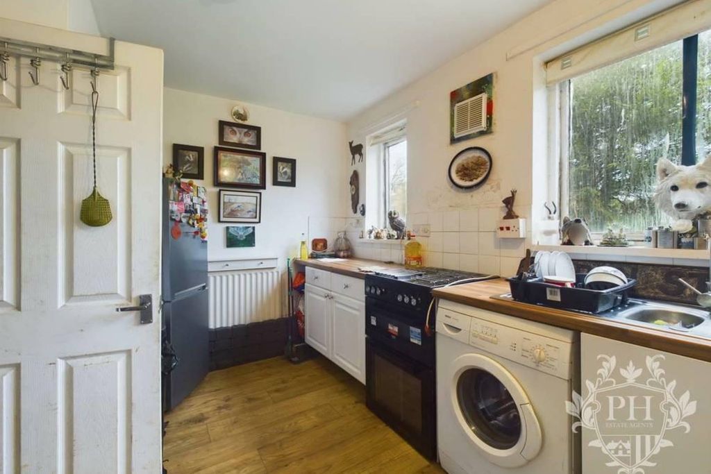 Property photo 3 of 6