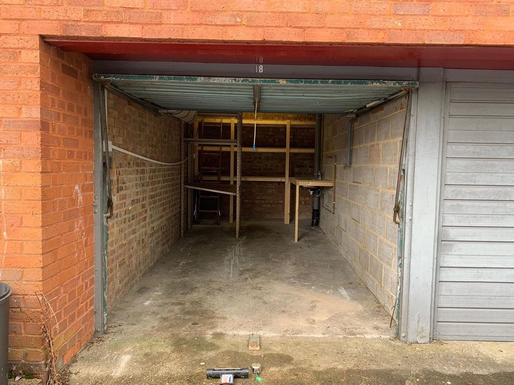 Property photo 1 of 2