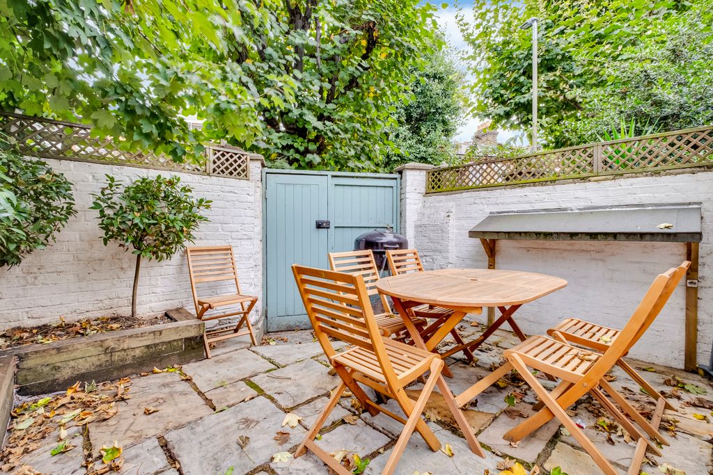 Property photo 2 of 11