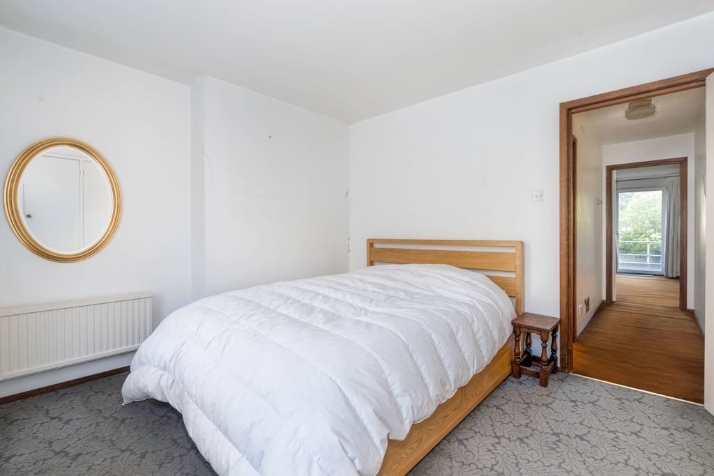 Property photo 2 of 11 Photo 02