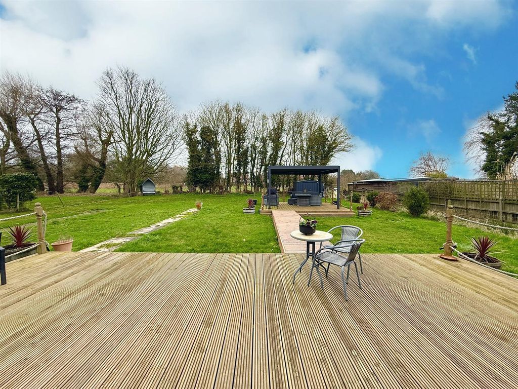 Property photo 3 of 27 Garden