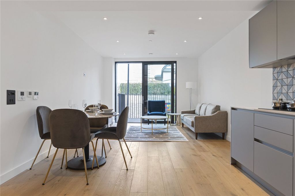 Property photo 3 of 16 Reception/ Kitchen
