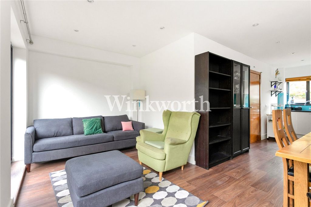 Property photo 2 of 25 Picture No. 30