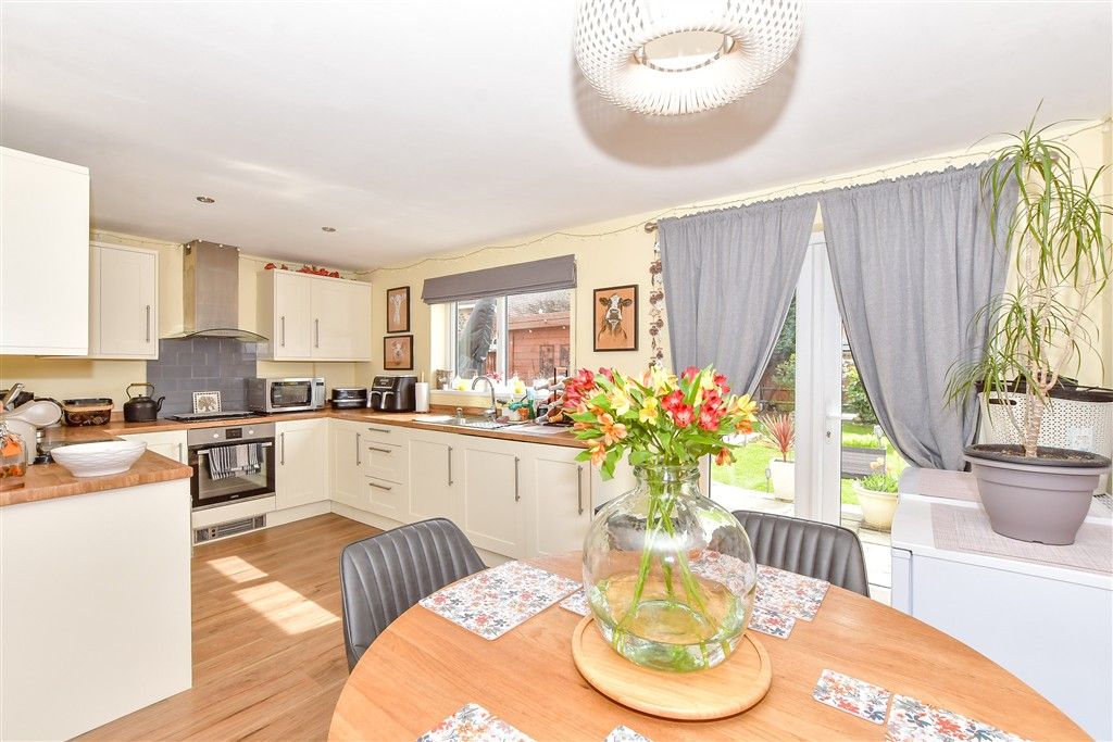 Property photo 3 of 11 Kitchen