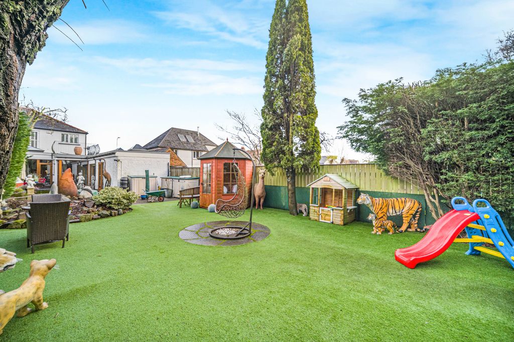 Property photo 3 of 32