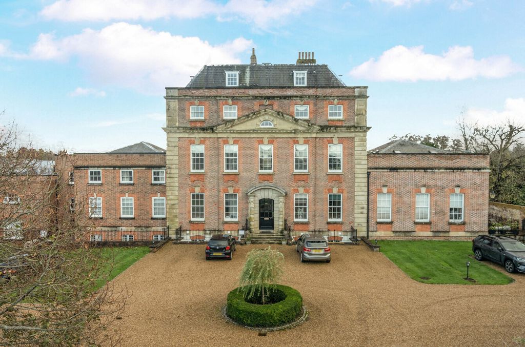 Property photo 1 of 27 1386720-1-692ee2A...