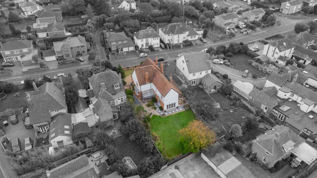 Property photo 2 of 58 Rear Garden