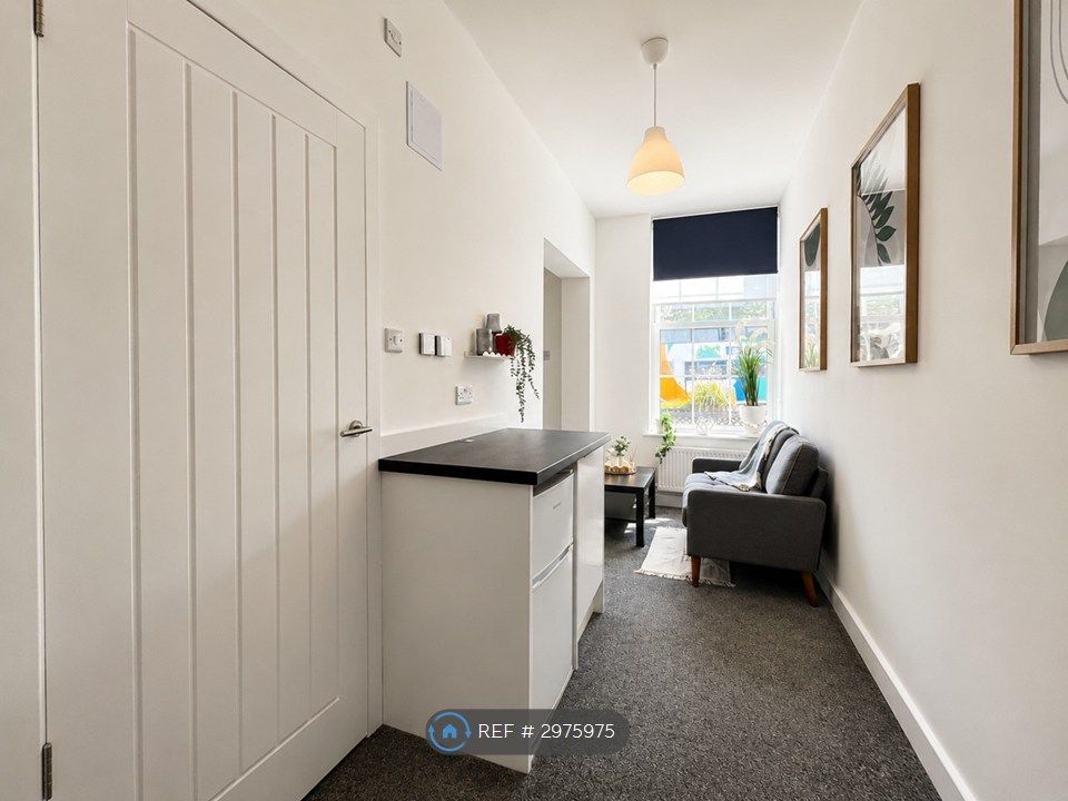 Property photo 3 of 16 Room 1