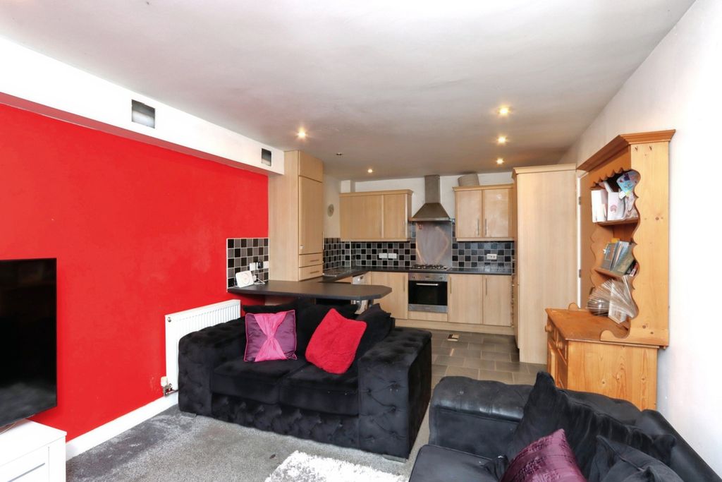 Property photo 2 of 15 Lounge