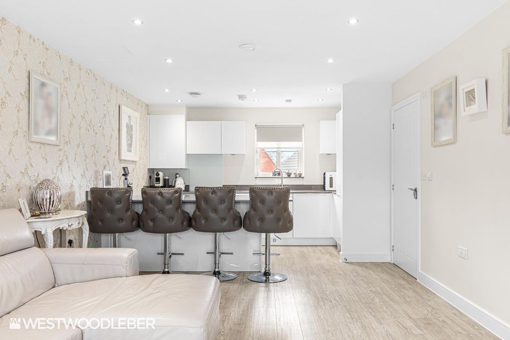 Property photo 3 of 20 Bidwellcourt_11.Jpg