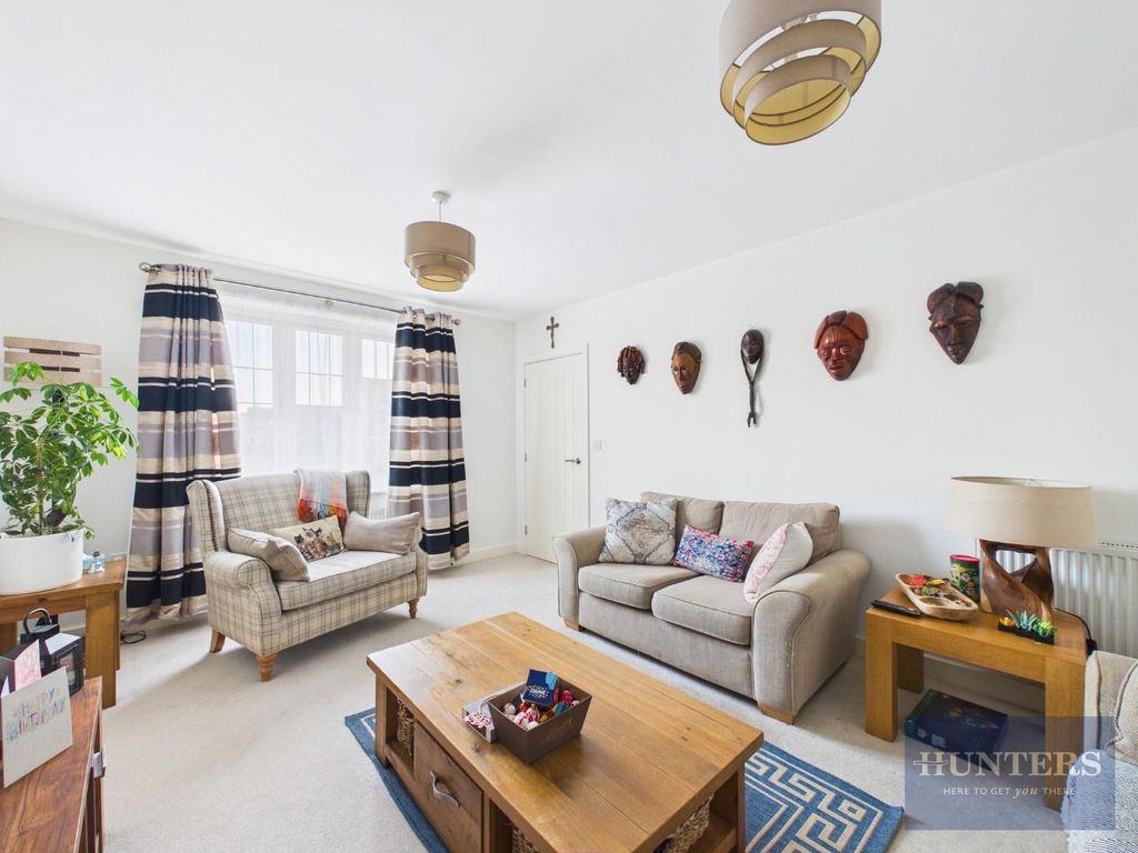 Property photo 2 of 22 Living Room