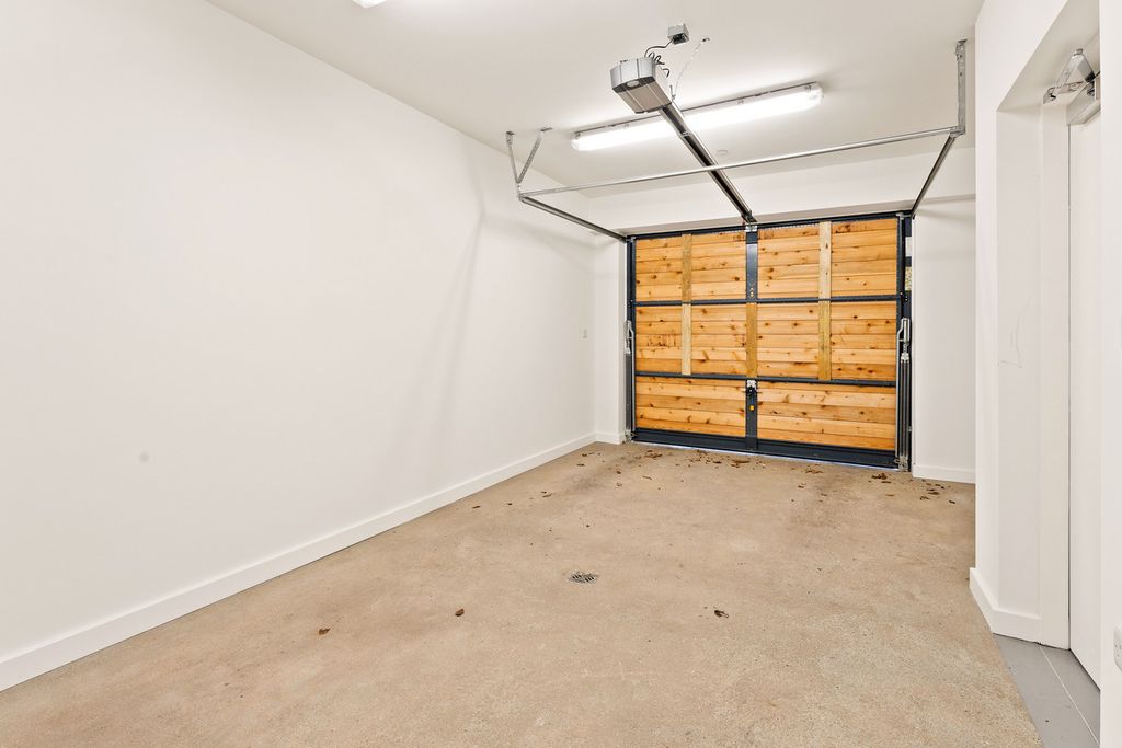 Property photo 2 of 46