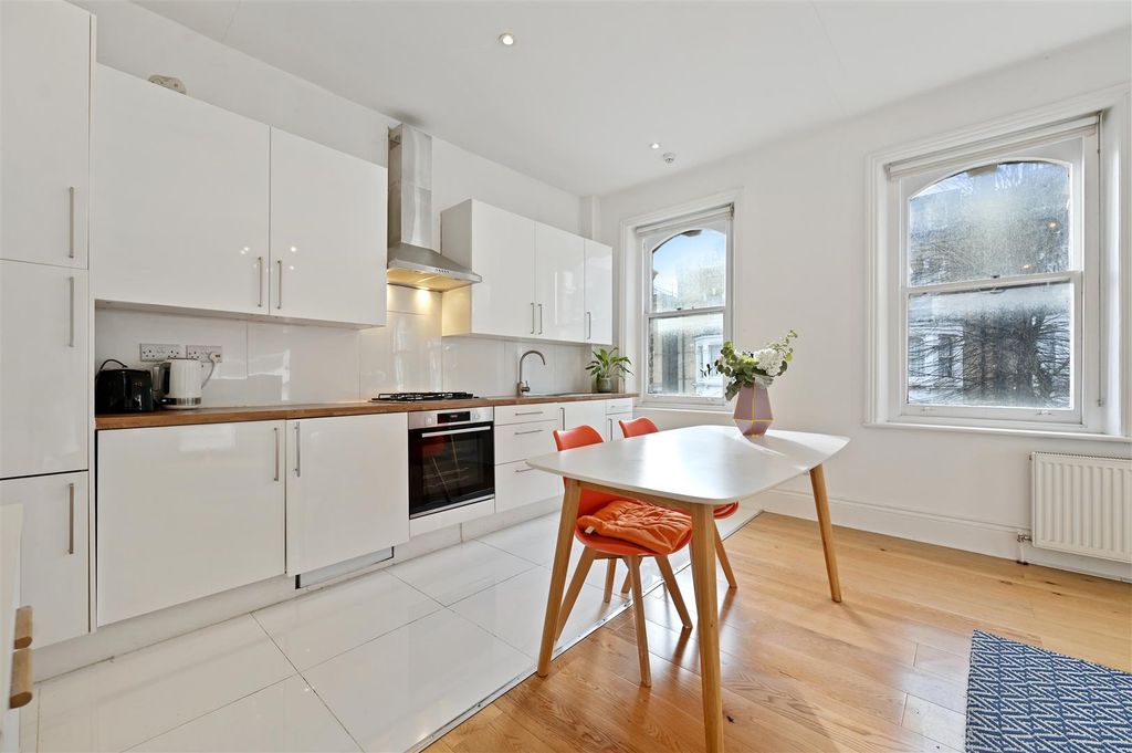 Property photo 2 of 6 Kitchen