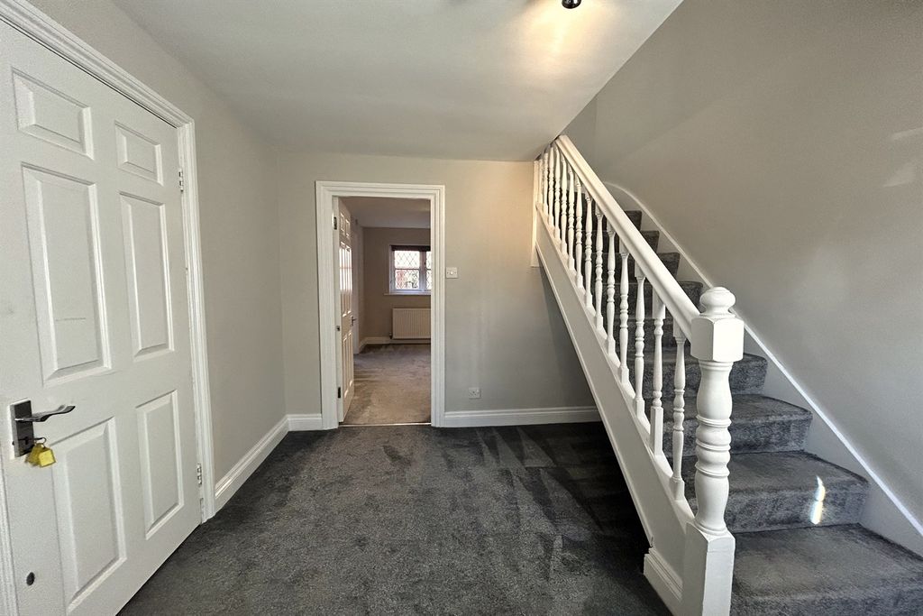 Property photo 2 of 19 Entrance Hallway