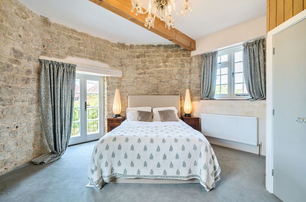 Property photo 3 of 29