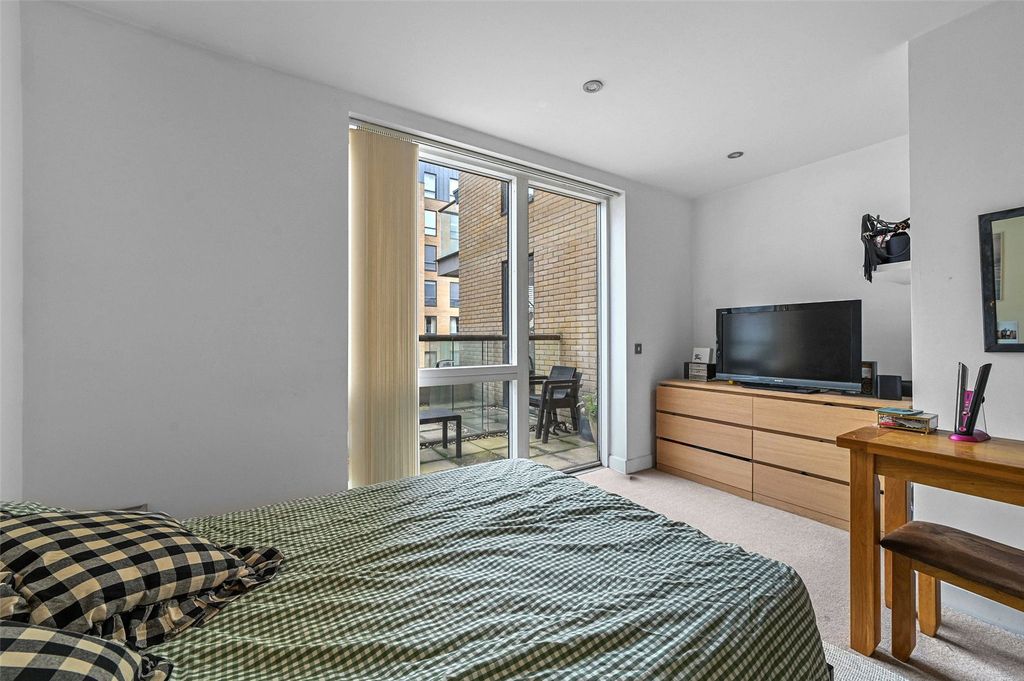 Property photo 3 of 17 Bedroom