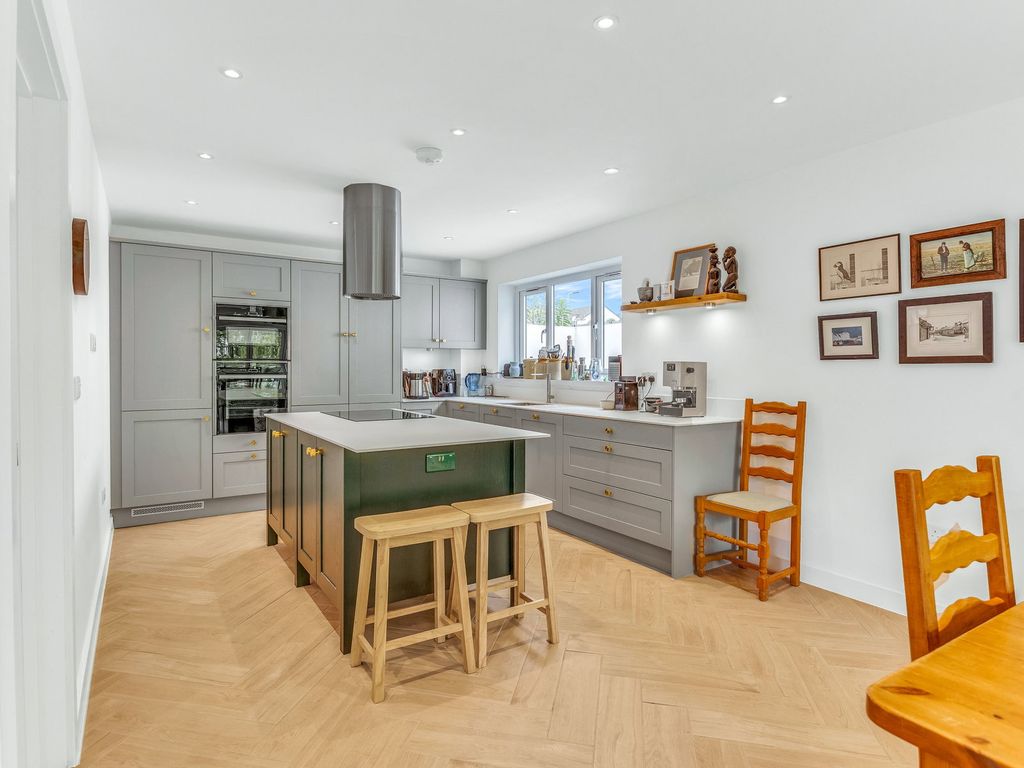 Property photo 2 of 45