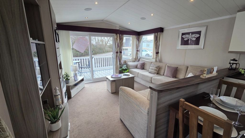 Property photo 1 of 6 Car0064859 - Villa