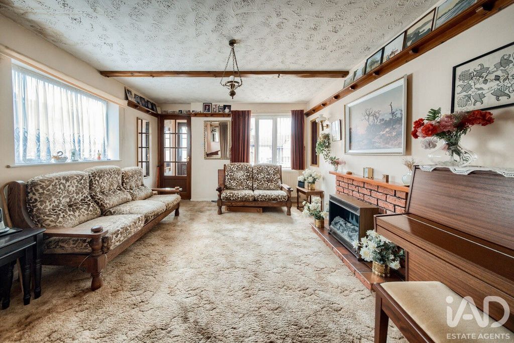 Property photo 2 of 16